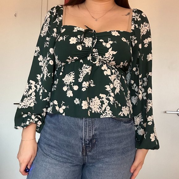 ABERCROMBIE AND FITCH - Green Floral Ruched Blouse (Size M - LIKE NEW) - Picture 6 of 6